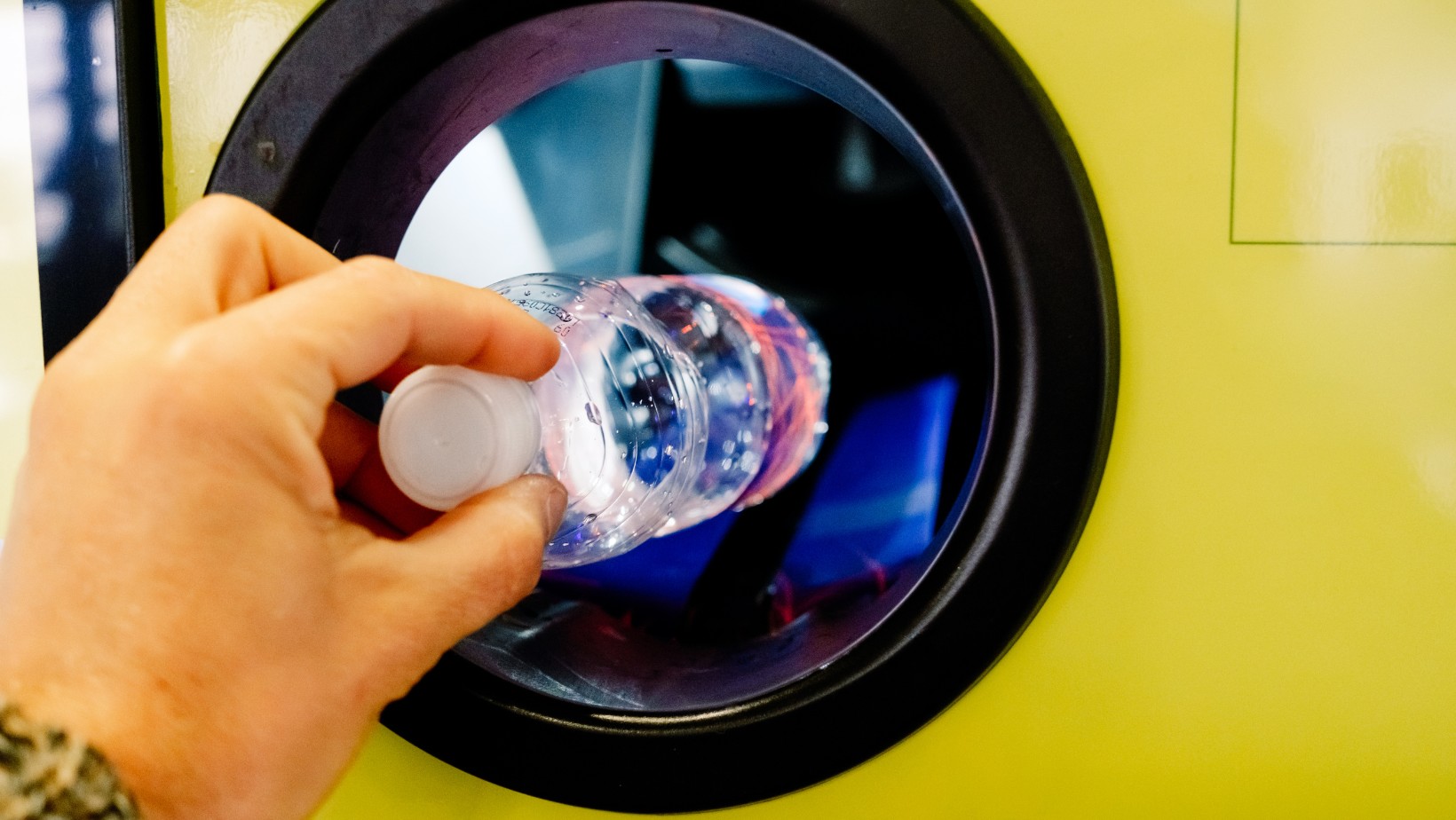 Rewolucja! InPost bierze się za zbieranie butelek!