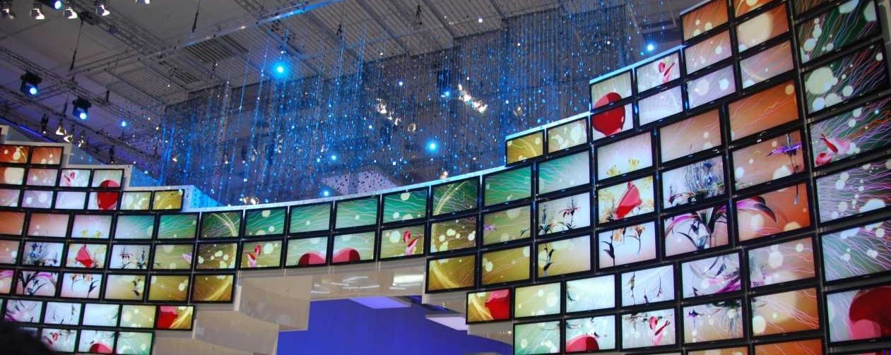 We współczesnym świecie jednostka ma coraz mniej do powiedzenia i …