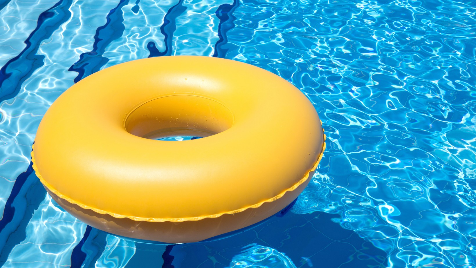 Zdjęcie Wyrzucają obcokrajowców z basenu. "Molestowali kobiety i wszczynali awantury" #1