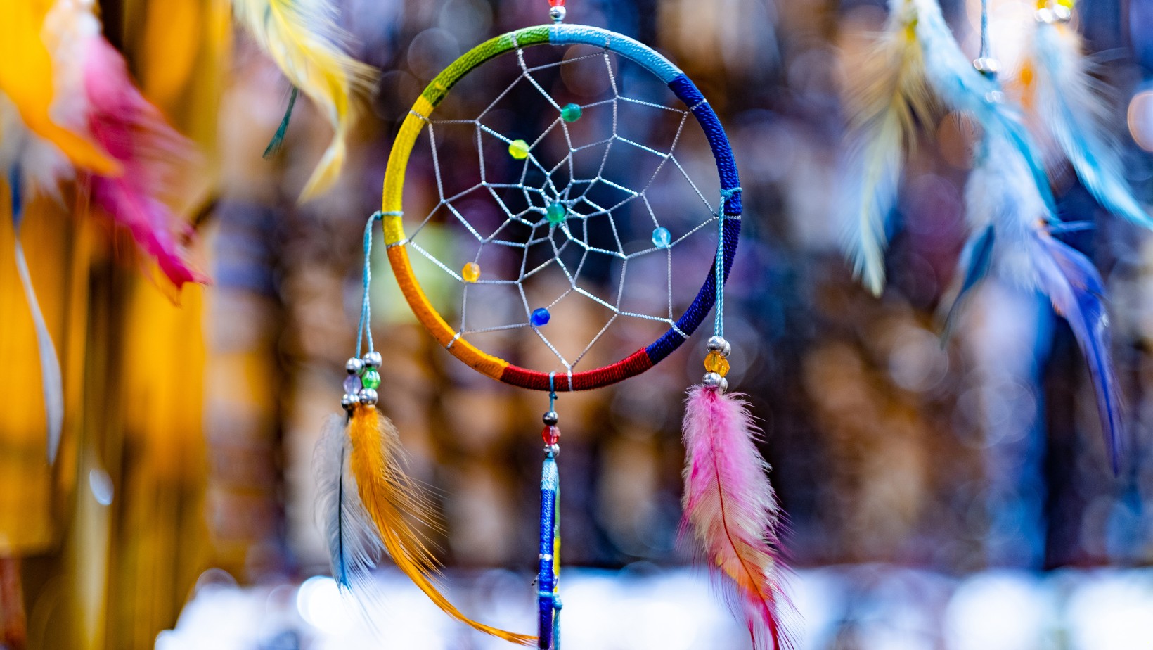 Kolory w snach: Jakie znaczenie mają barwy w Twoich marzeniach sennych?