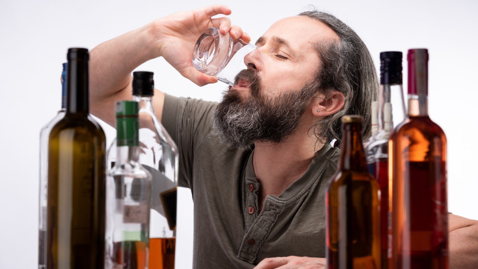 Te znaki zodiaku mają skłonność do picia alkoholu! Kto powinien uważać?