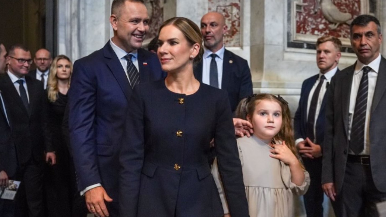 Zdjęcie Para prezydencka z wizytą w Watykanie! Mała Kasia skradła serca wszystkich! #1