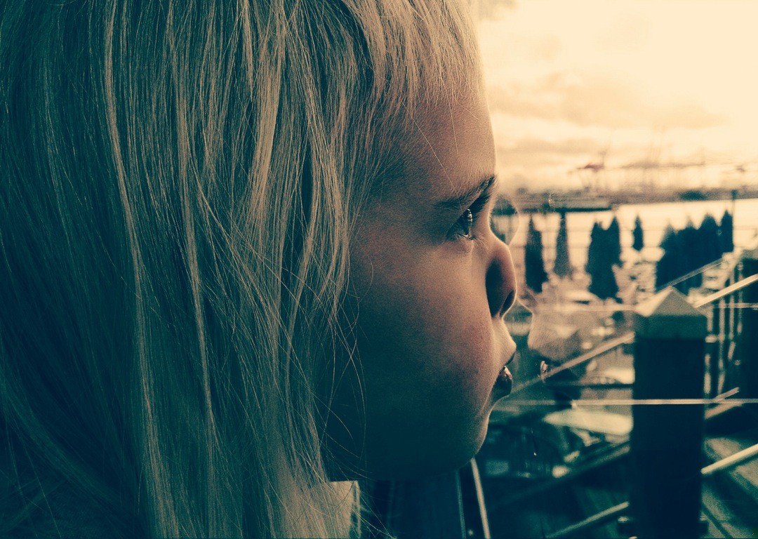 Czasami wystarczy, że powieje wiatr, by objawiła się tajemnica.