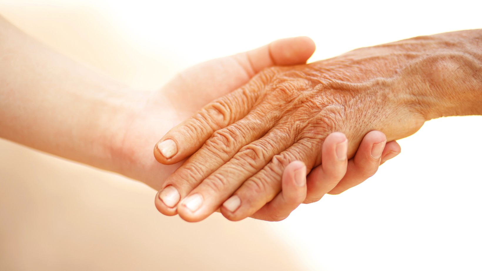 Zdjęcie ZUS wypłaci świadczenie za opiekę nad rodzicem! Kto może je otrzymać? #1