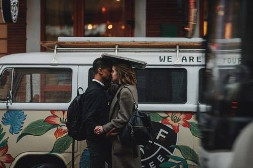 Chodząc po świecie, szukasz tej jednej miłości, potykasz się niekiedy, …