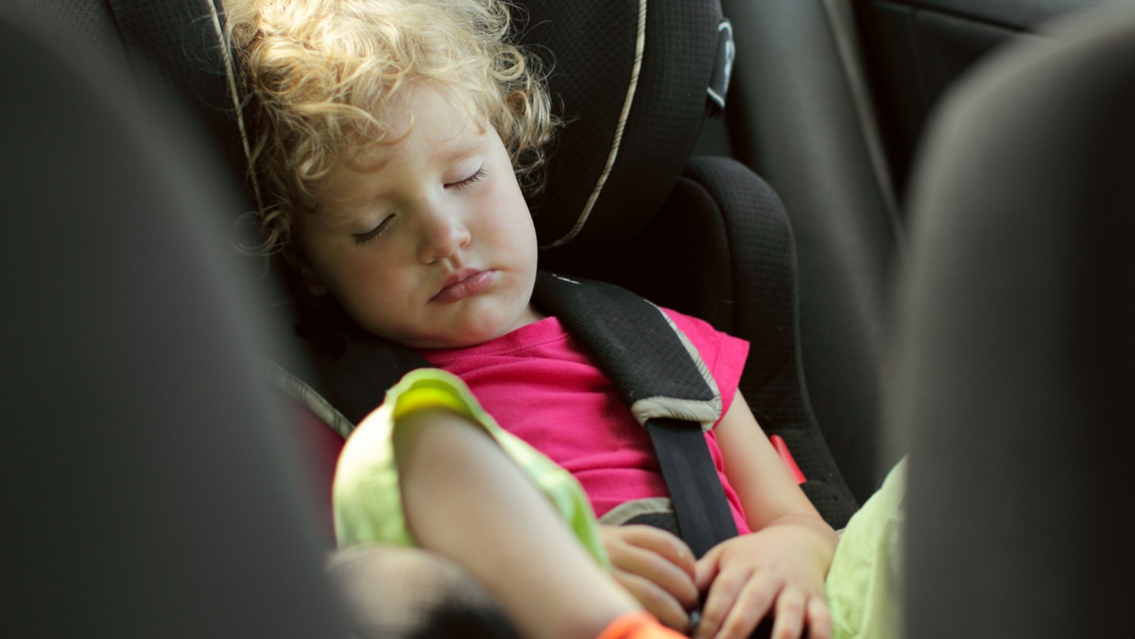 Zdjęcie Dramat na parkingu! Dwulatka pozostawiona w rozgrzanym aucie #1