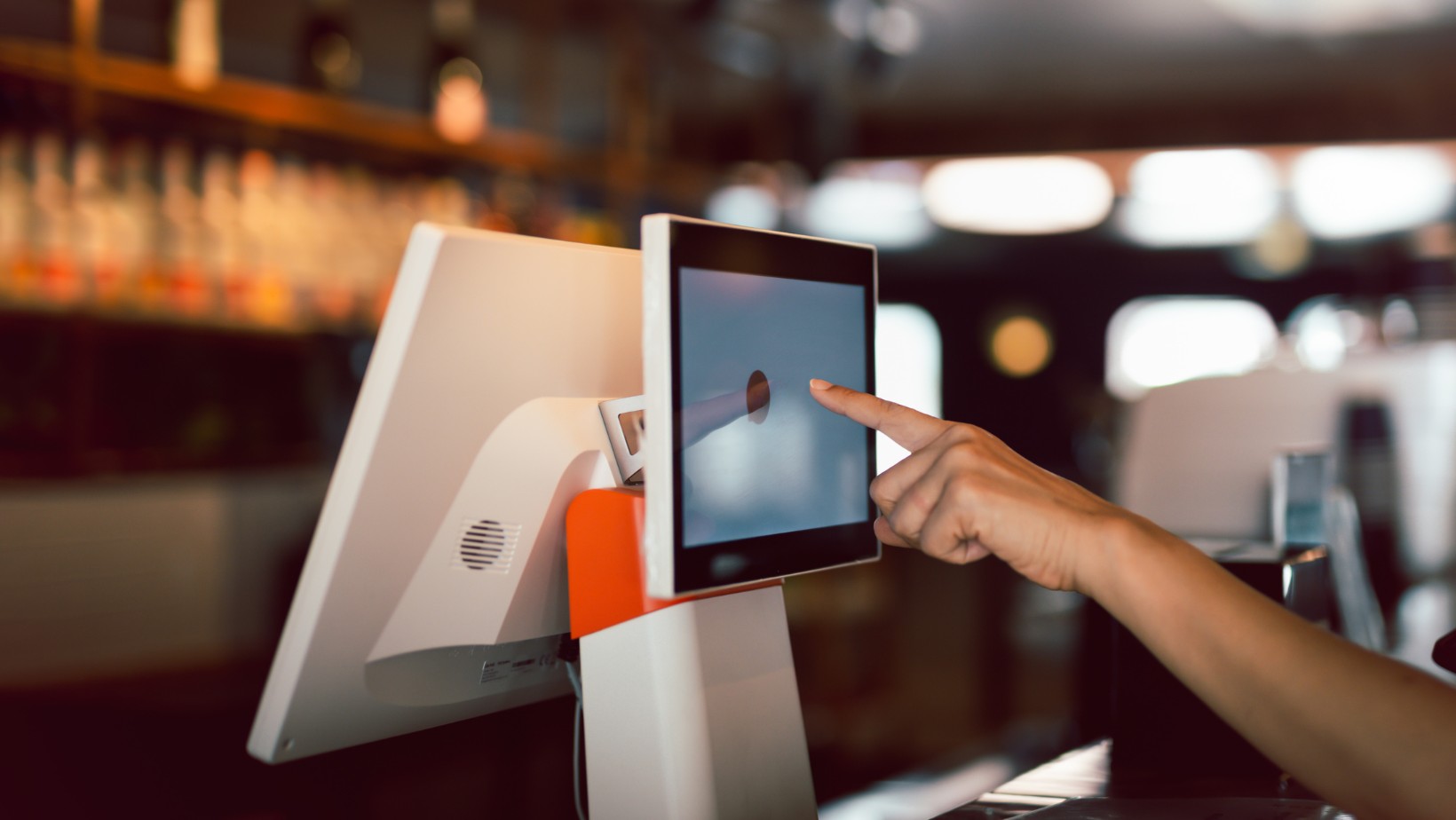 Przyszłość handlu: popularna sieć sklepów wykorzystuje sztuczną inteligencję!