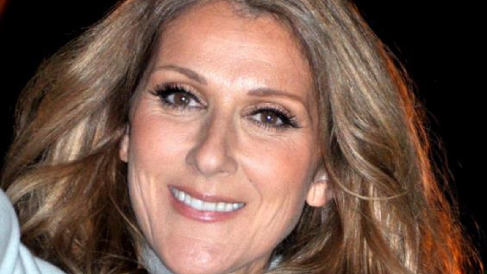 “Tak bardzo za tobą tęsknimy” – czarno-białe zdjęcie na profilu Celine Dion