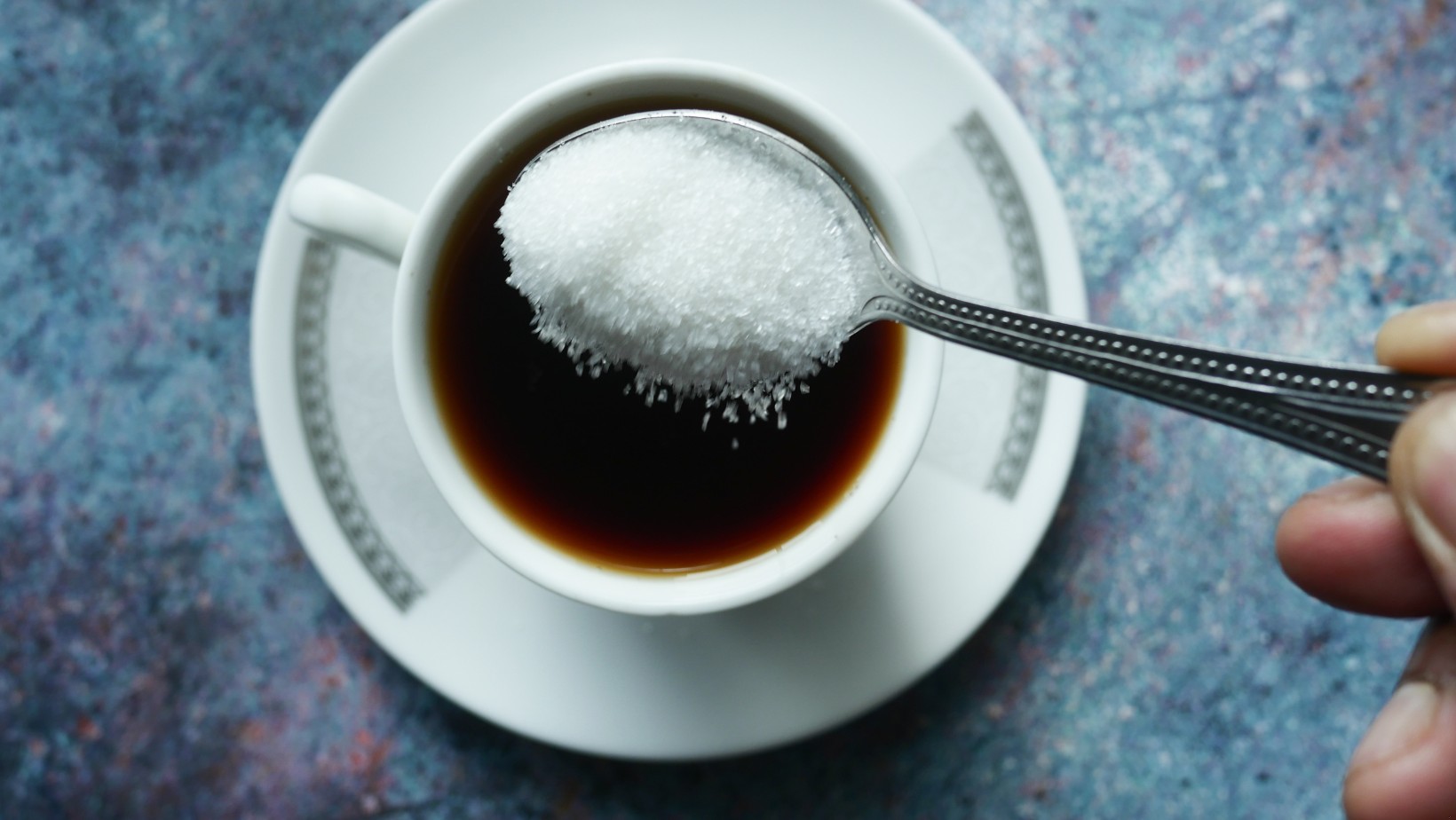 Skandal w ZUS! Urzędniczki dosypywały truciznę do cukru  i podtruwały koleżankę z pracy?