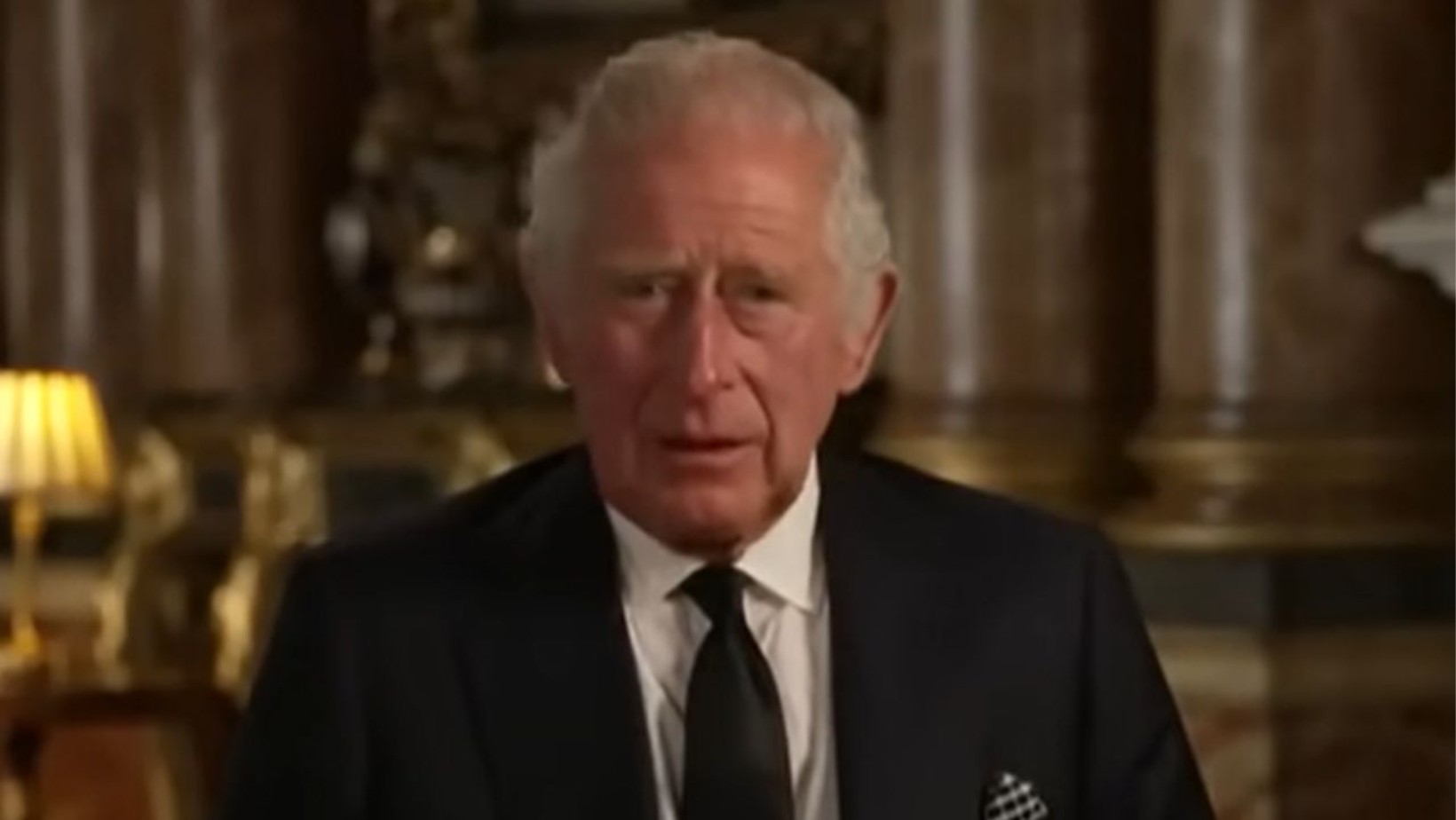 Smutne wieści z Pałacu Buckingham! Król Karol III w żałobie