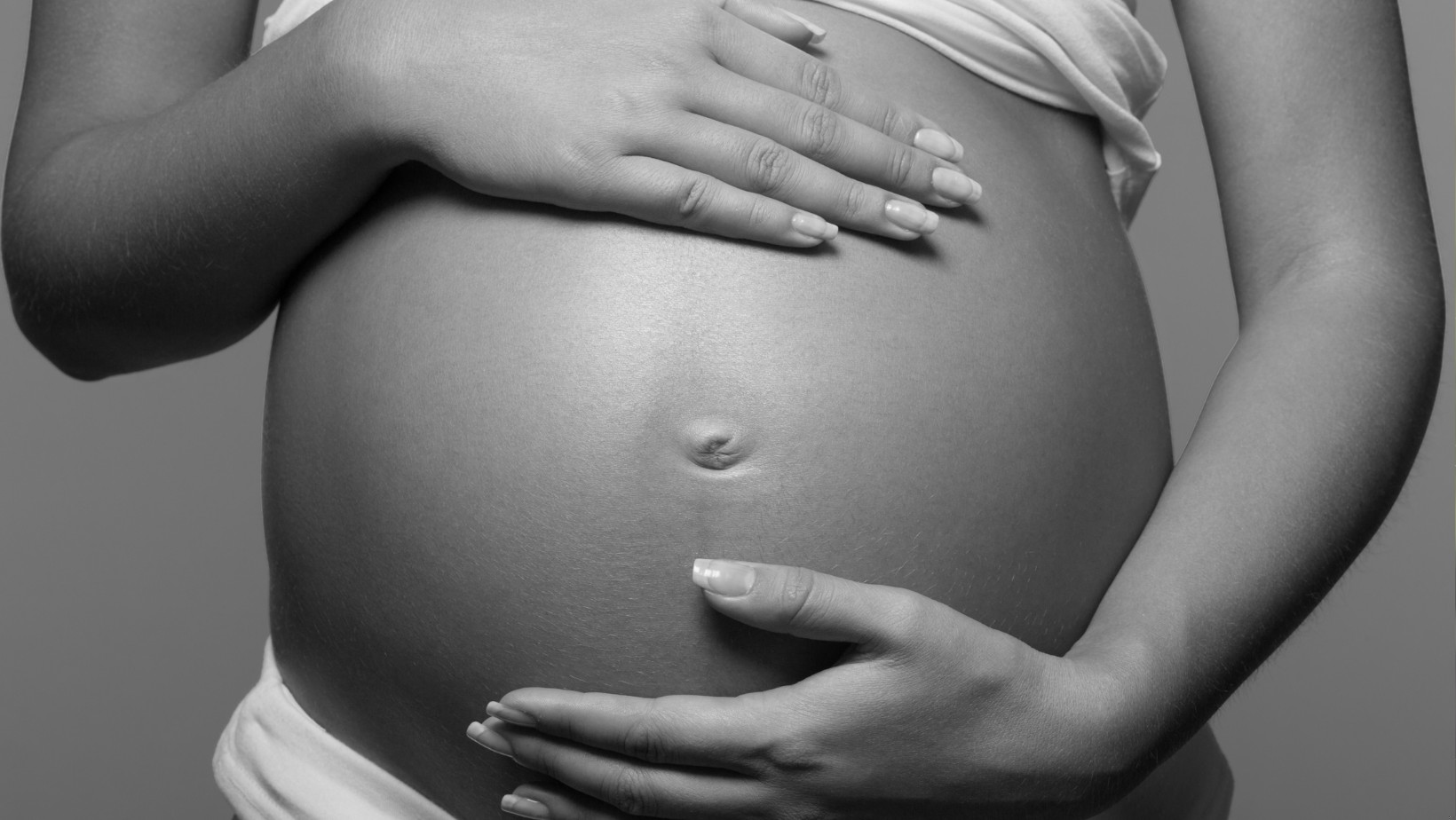 Czy kobieta w ciąży powinna uczestniczyć w pogrzebie? Duchowny rozwiewa wątpliwości