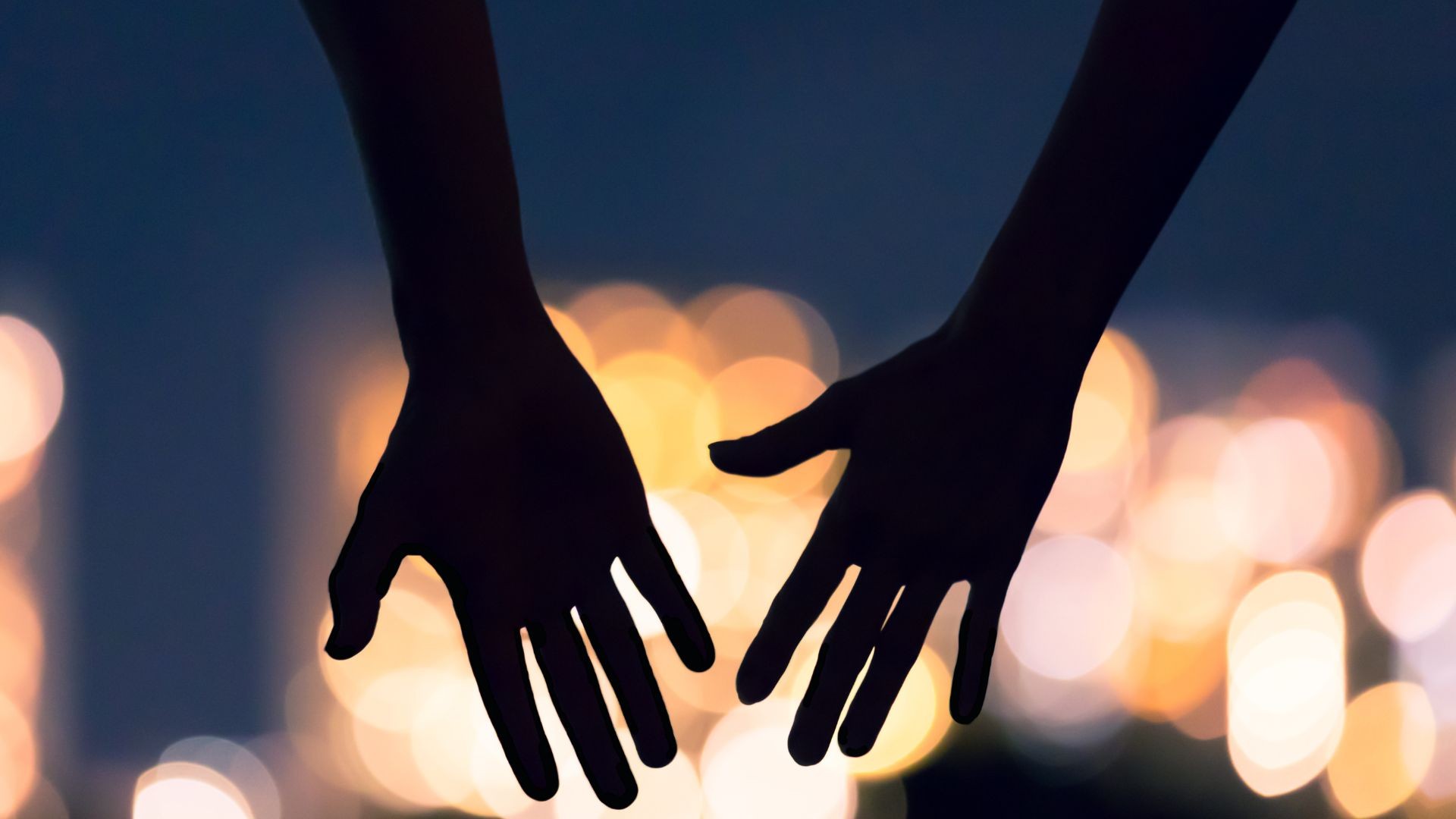 Pierwsze oznaki zakochania. Kilka sygnałów, które o tym świadczą