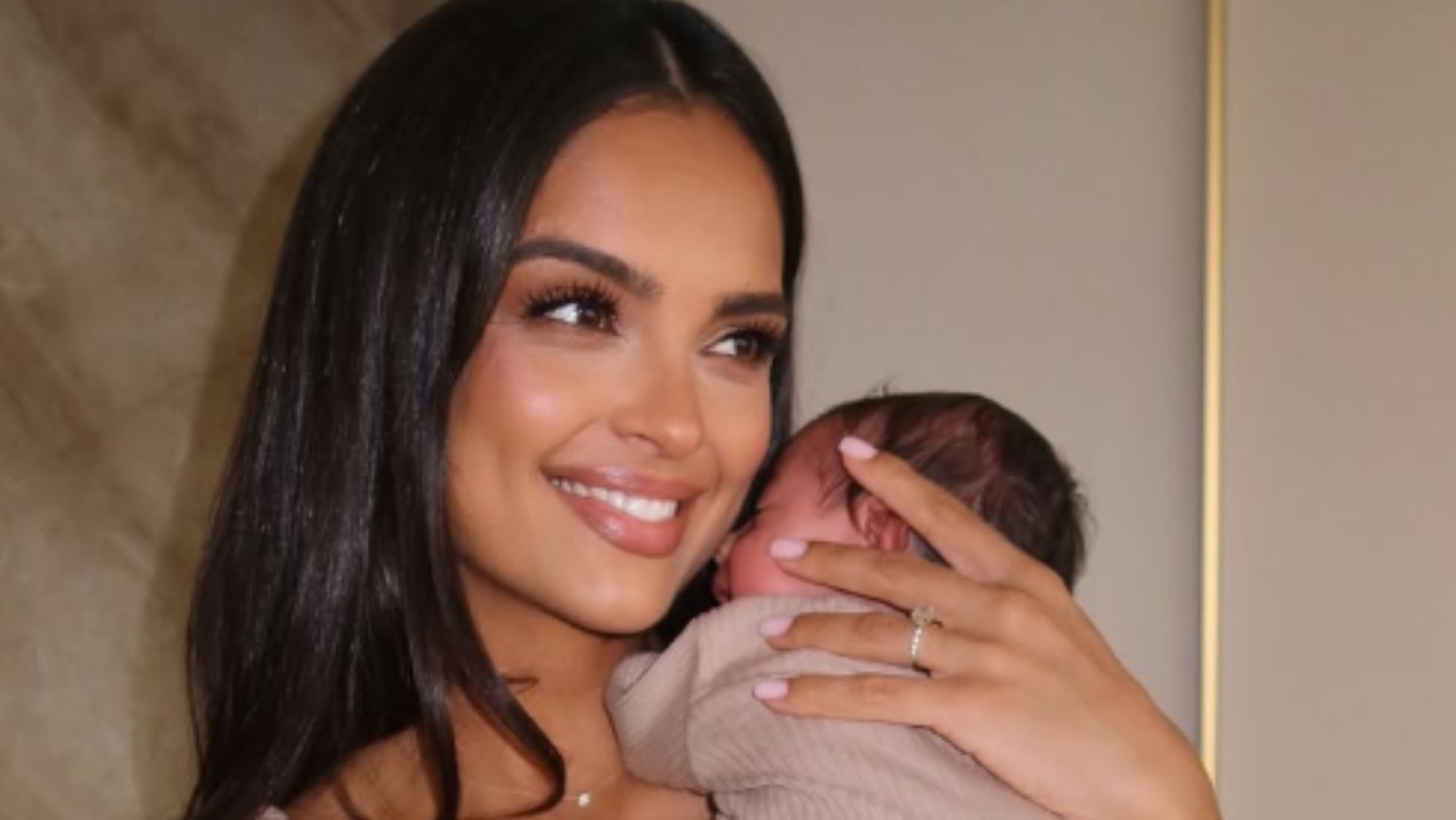 Klaudia El Dursi pokazała córeczkę. To cała mama!