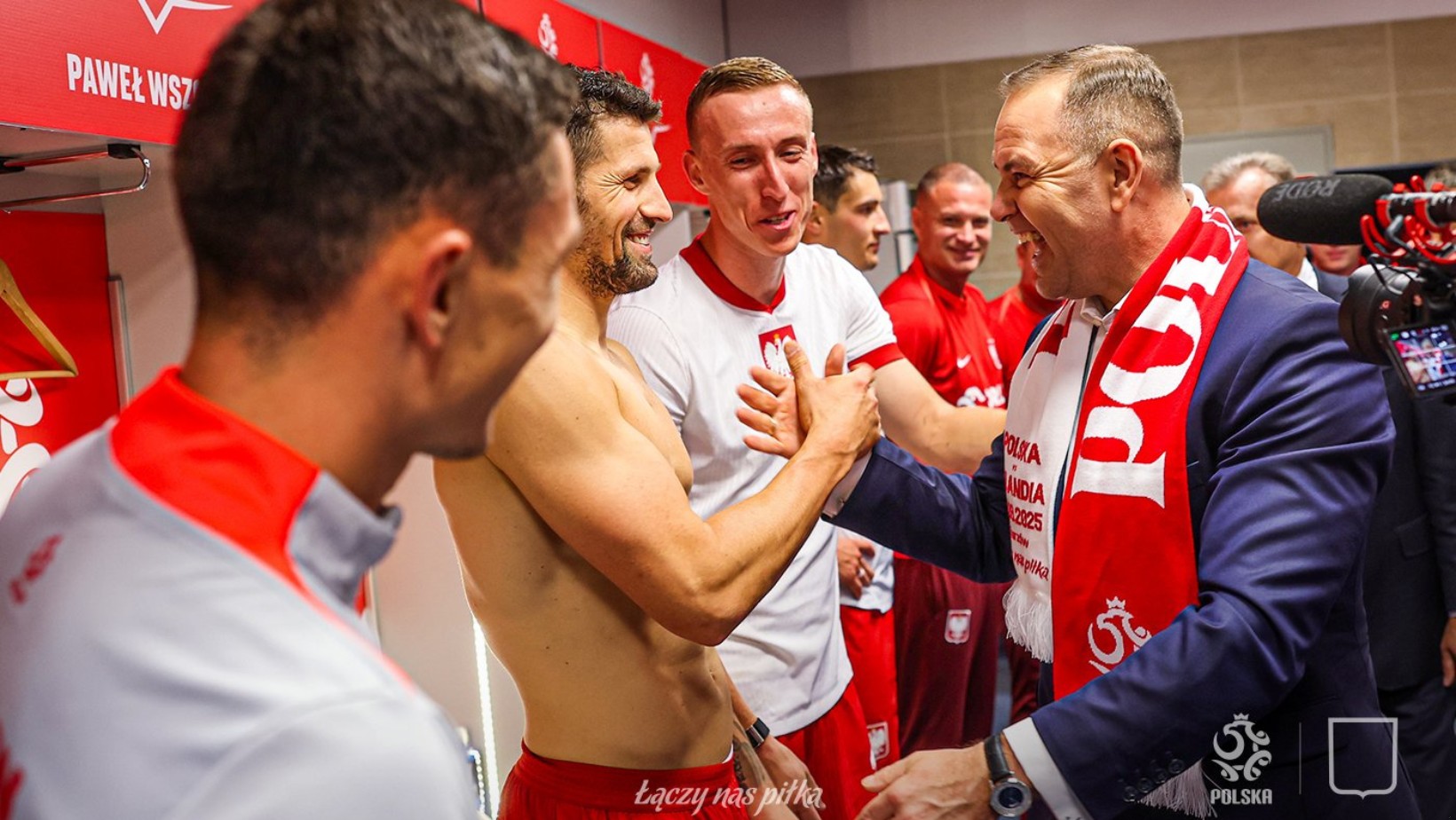 Prezydent Karol Nawrocki w szatni Polaków po zwycięstwie nad Finlandią! To powiedział piłkarzom!