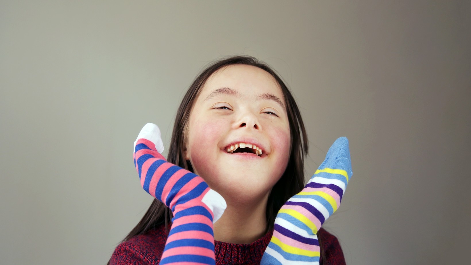 Dlaczego w Międzynarodowy Dzień Osób z Zespołem Downa nosi się dwie różne skarpety?