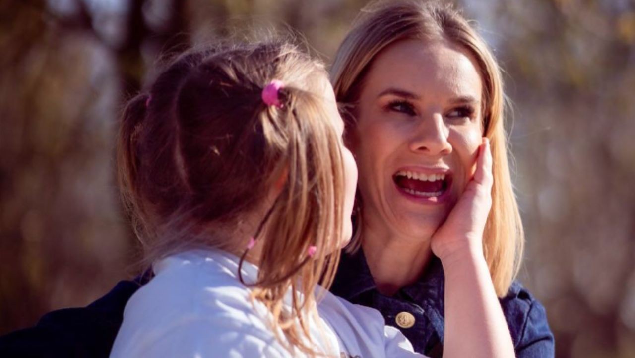 Fala hejtu wobec córki Nawrockiego. Prokuratura wszczyna śledztwo