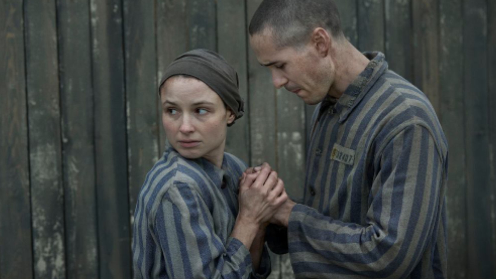 Burza po premierze serialu! „Tatuażysta z Auschwitz” obraża pamięć ofiar Holocaustu!