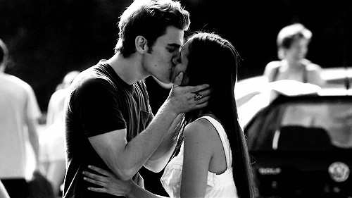 Zdjęcie 9 życiowych cytatów z serii powieści „Pamiętniki Wampirów” #1