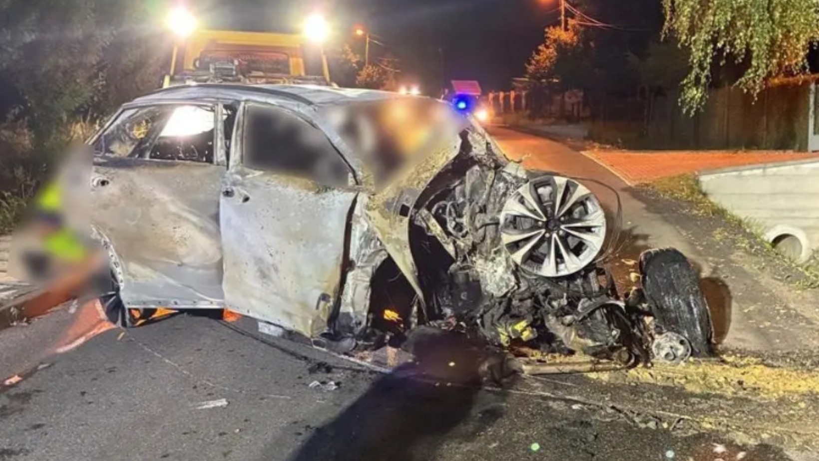 Auto w ogniu, trzy ofiary. 16-latek zabrał samochód rodzicom i zginął na miejscu