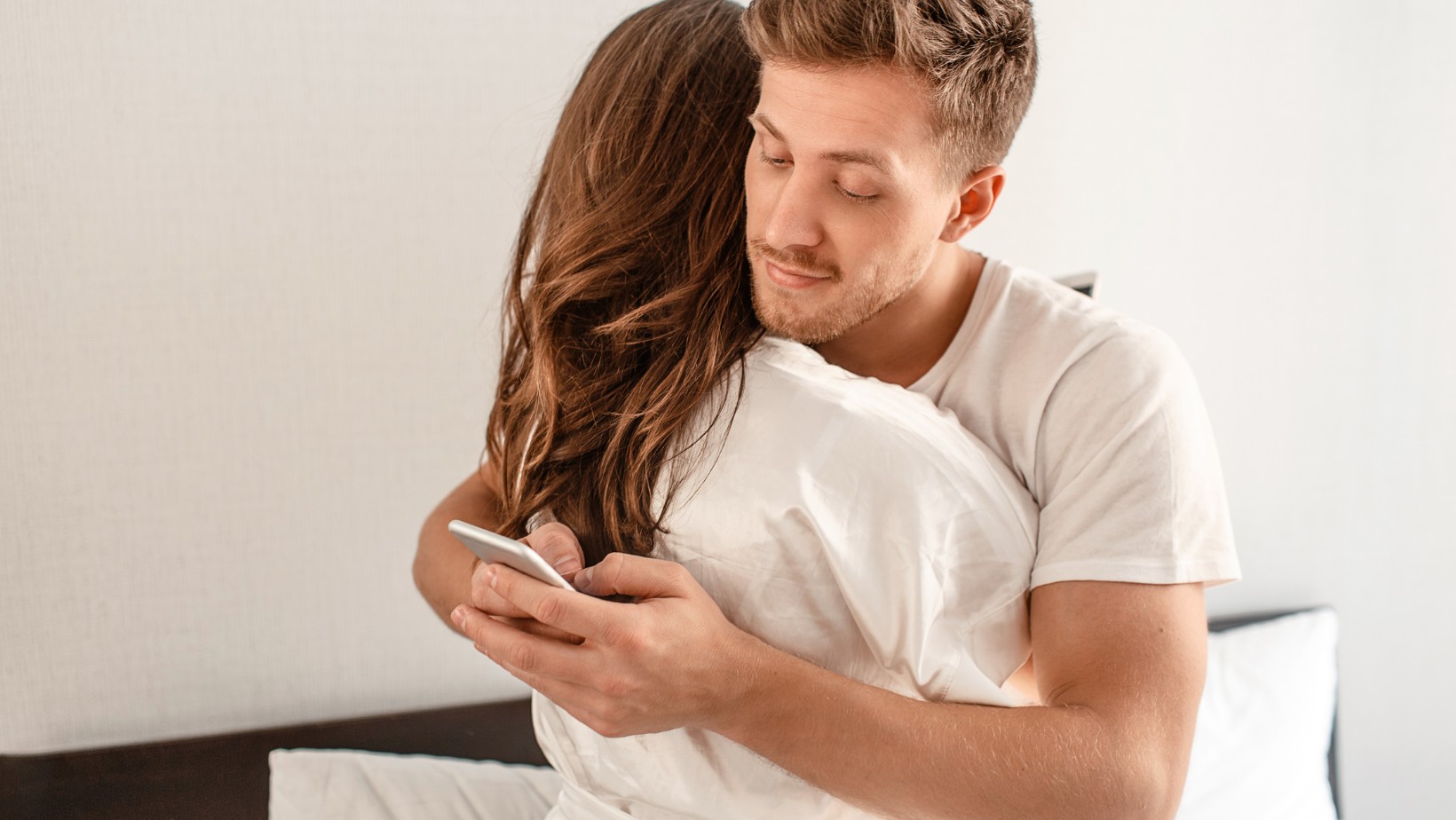 Znaki, że Twój partner Cię zdradza! Na co zwrócić uwagę?