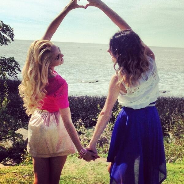 Prawdziwą przyjaźni poznaje się w biedzie.