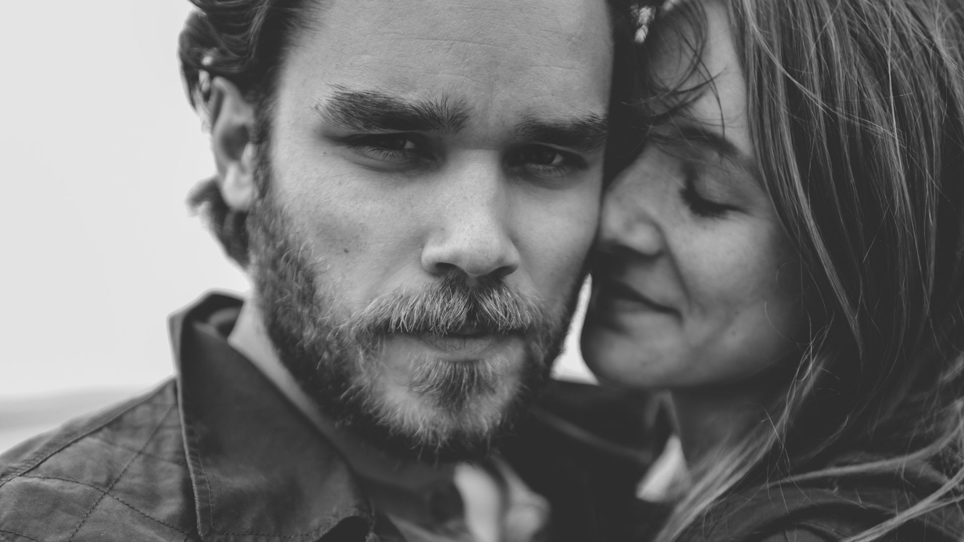 Love bombing- na czym polega bombardowanie miłością?