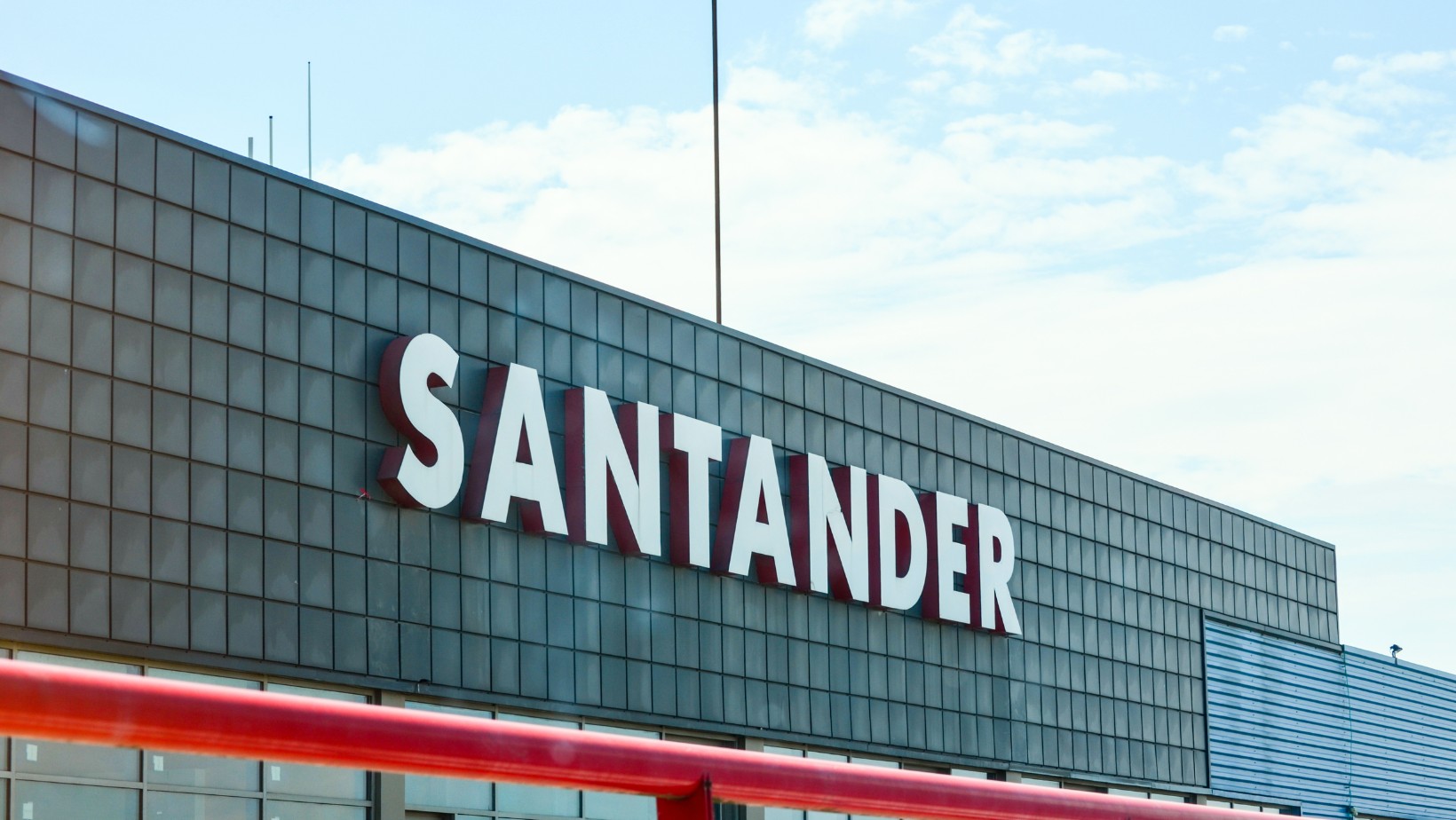 Masowe kradzieże z kont bankowych! Policja i bank Santander ostrzegają klientów!