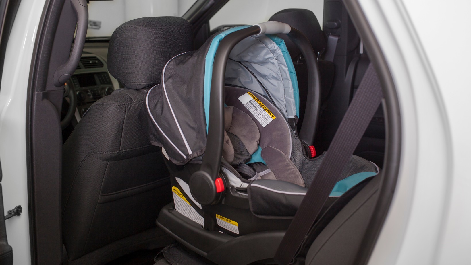 Zdjęcie Matka zostawiła niemowlę na mrozie w aucie i poszła na zakupy! #1