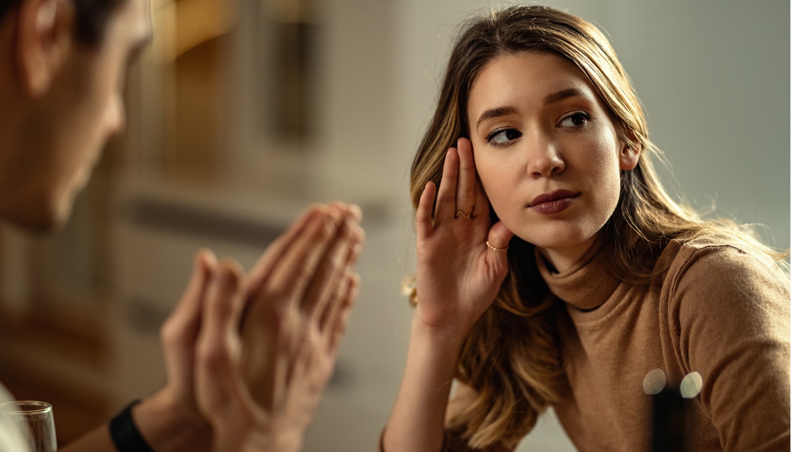 6 cech oznaczających, że facet Cię zdradza!