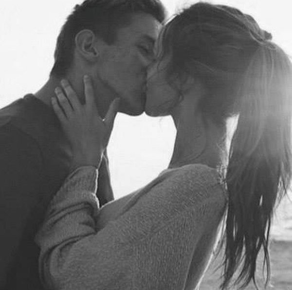 Kobiecie, żeby się zakochać nie potrzebna ładnych oczu czy wysokiego …