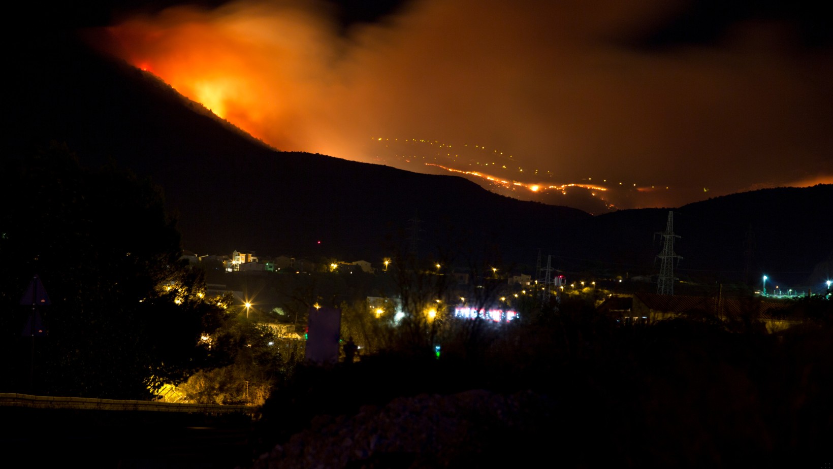 Ewakuacja mieszkańców w Chorwacji! „Ogień dociera ze wszystkich stron”