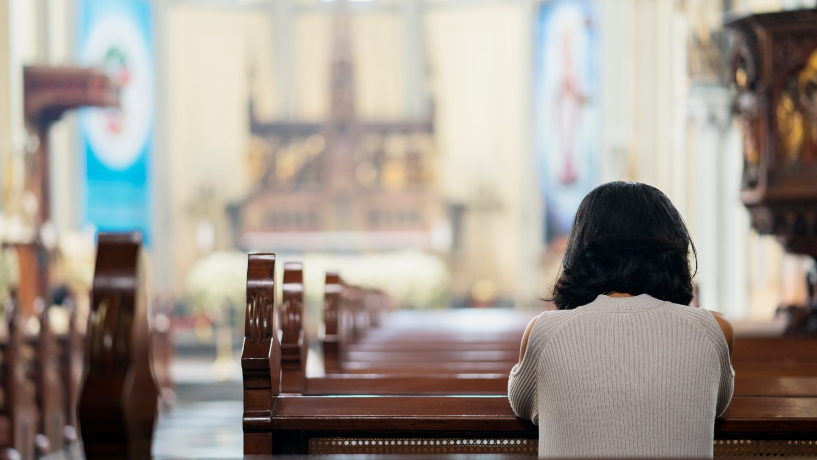 W takim stroju nie przychodź do Kościoła! Stanowisko duchownego w tej sprawie!