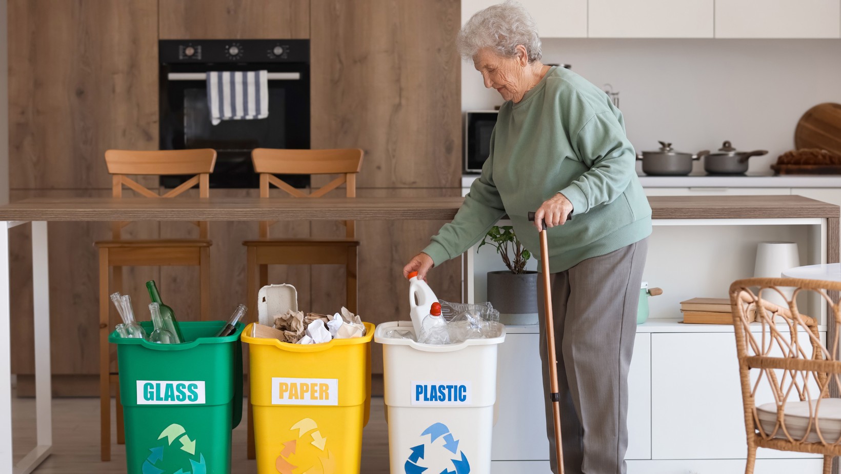 Zdjęcie Mało kto o tym wie! Emeryci nie muszą płacić za śmieci! Wystarczy spełnić jeden warunek! #1