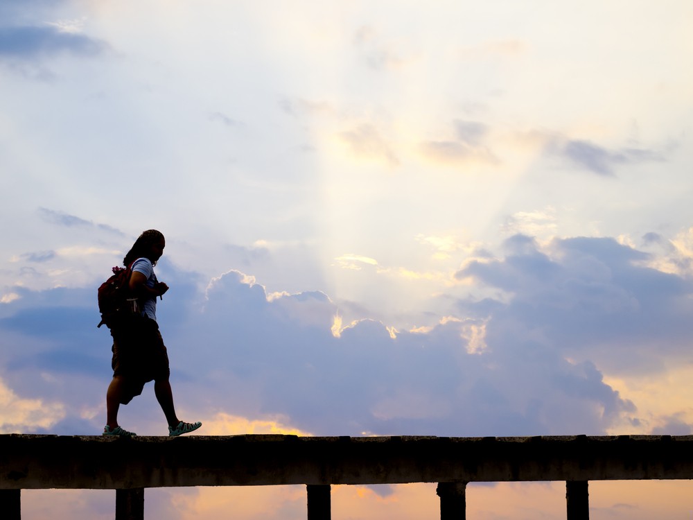 Nie rób z siebie mostu, po którym inni spacerują.