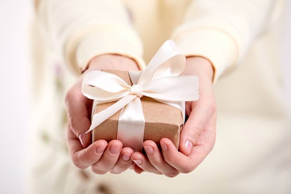 Drugie znaczenie prezentów. Czego lepiej nie dawać w prezencie i dlaczego?
