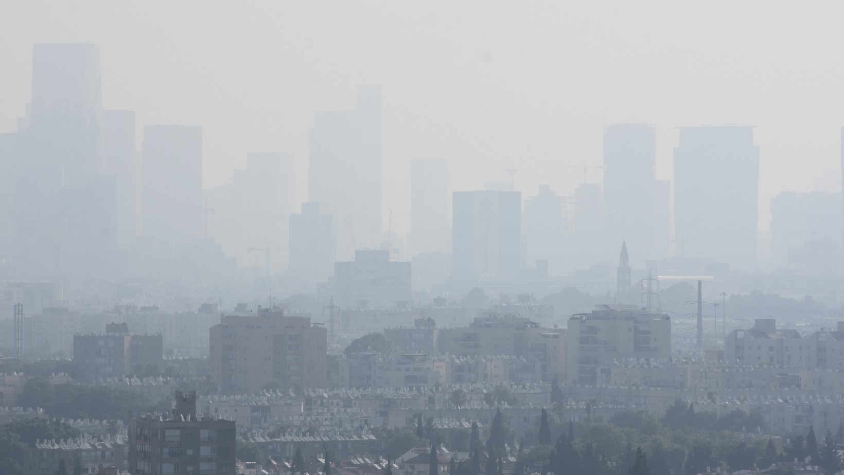 Nie wychodźcie na zewnątrz i nie otwierajcie okien! Alert RCB!