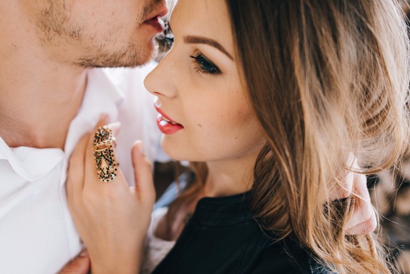 Oni się Ciebie boją. Nie za bardzo wiedzą, co mają z tobą robić. Jesteś trochę …