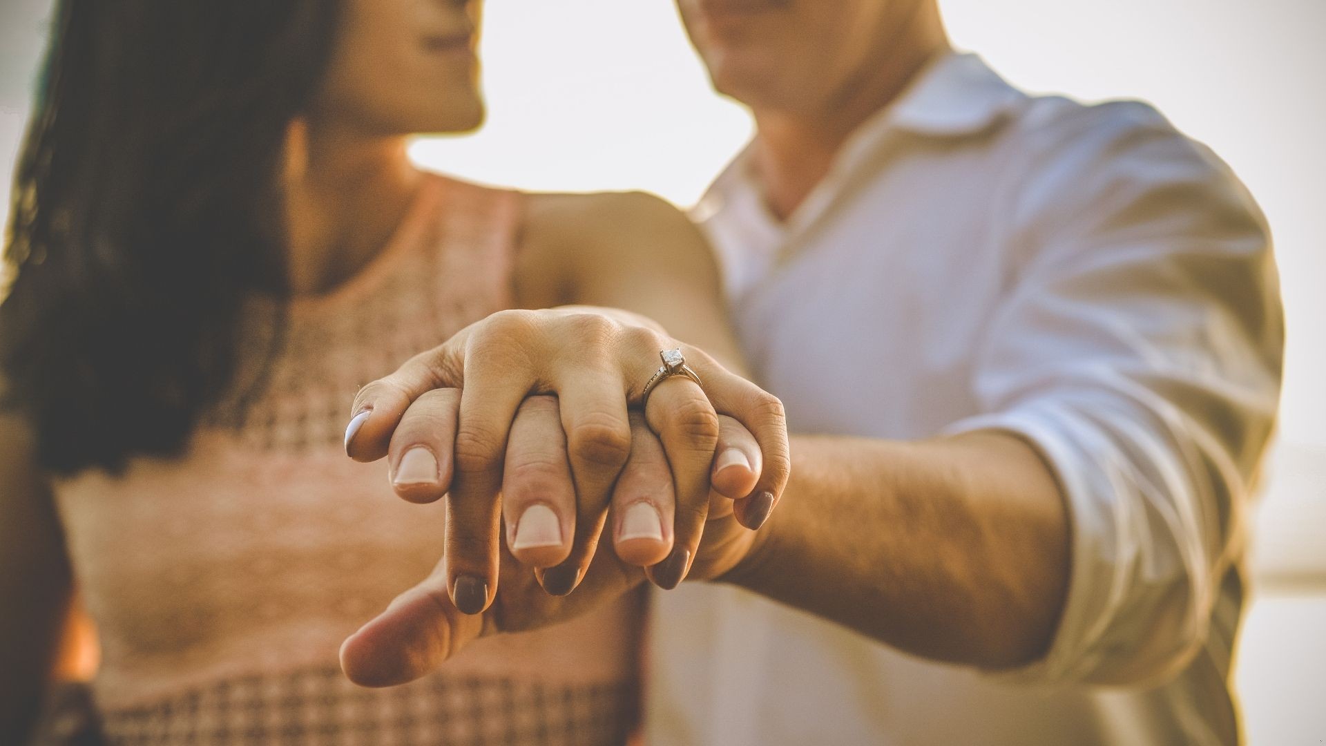 Czym jest miłość platoniczna? Uczucie w czystej postaci czy relacja bez przyszłości?