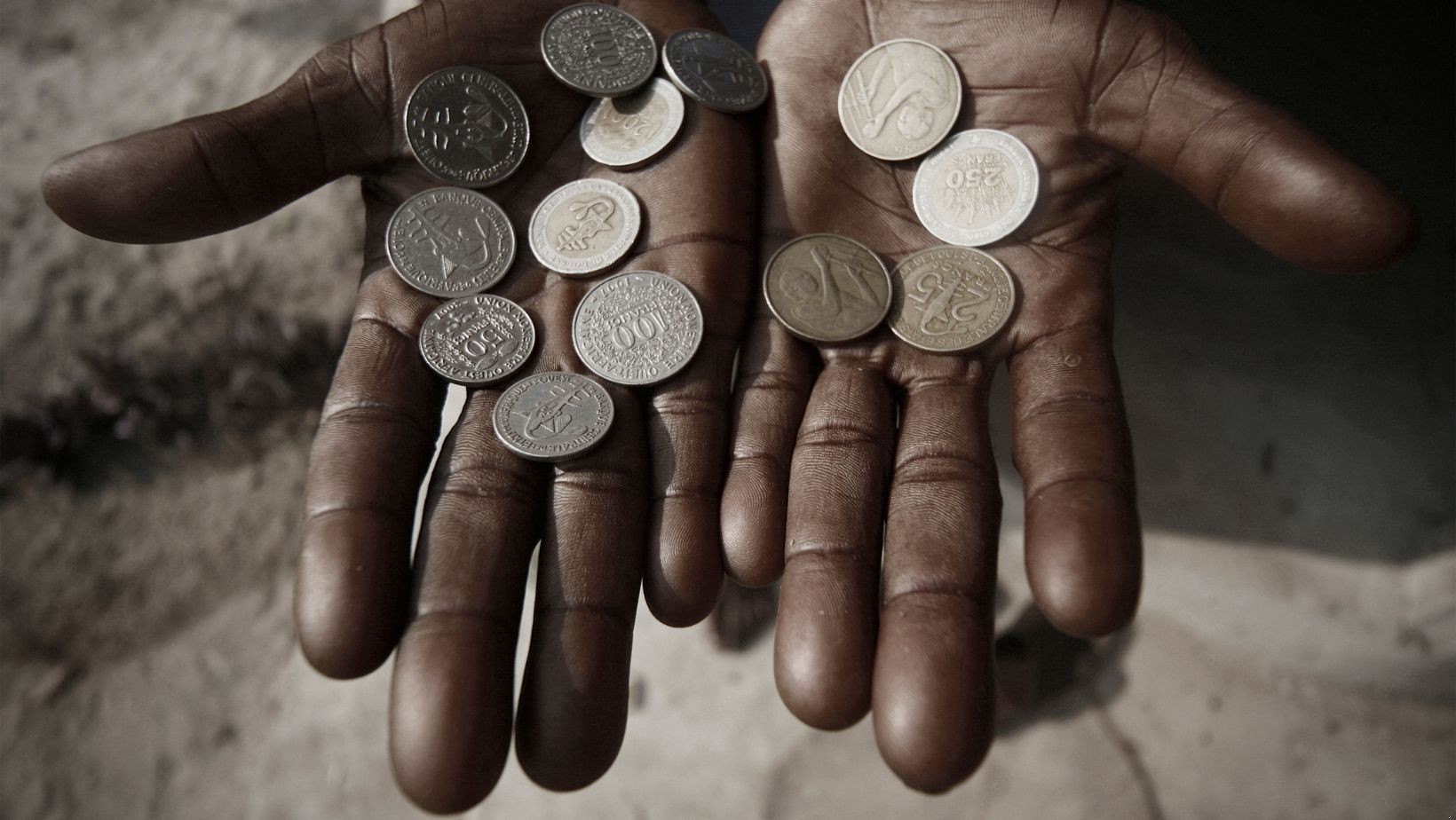 Te znaki zodiaku nie będą bogate! Pieniądze się ich nie trzymają!