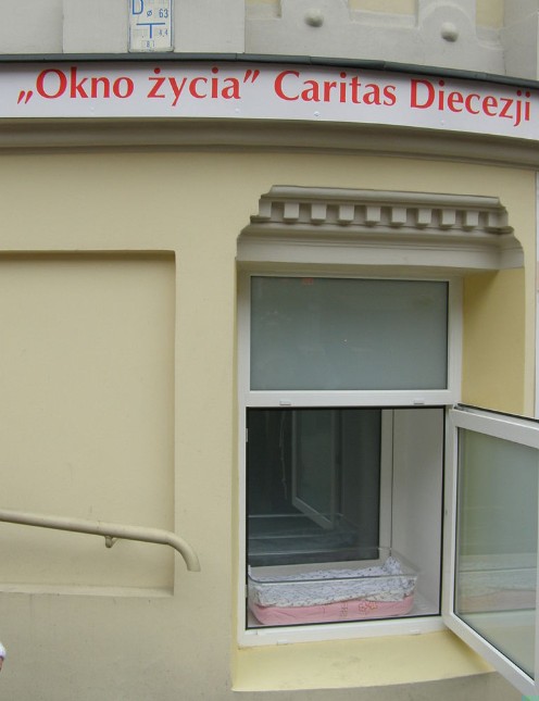 Zdjęcie "Taka sytuacja spotkała mnie pierwszy raz w życiu" - Niemowlę znalezione w oknie życia #1