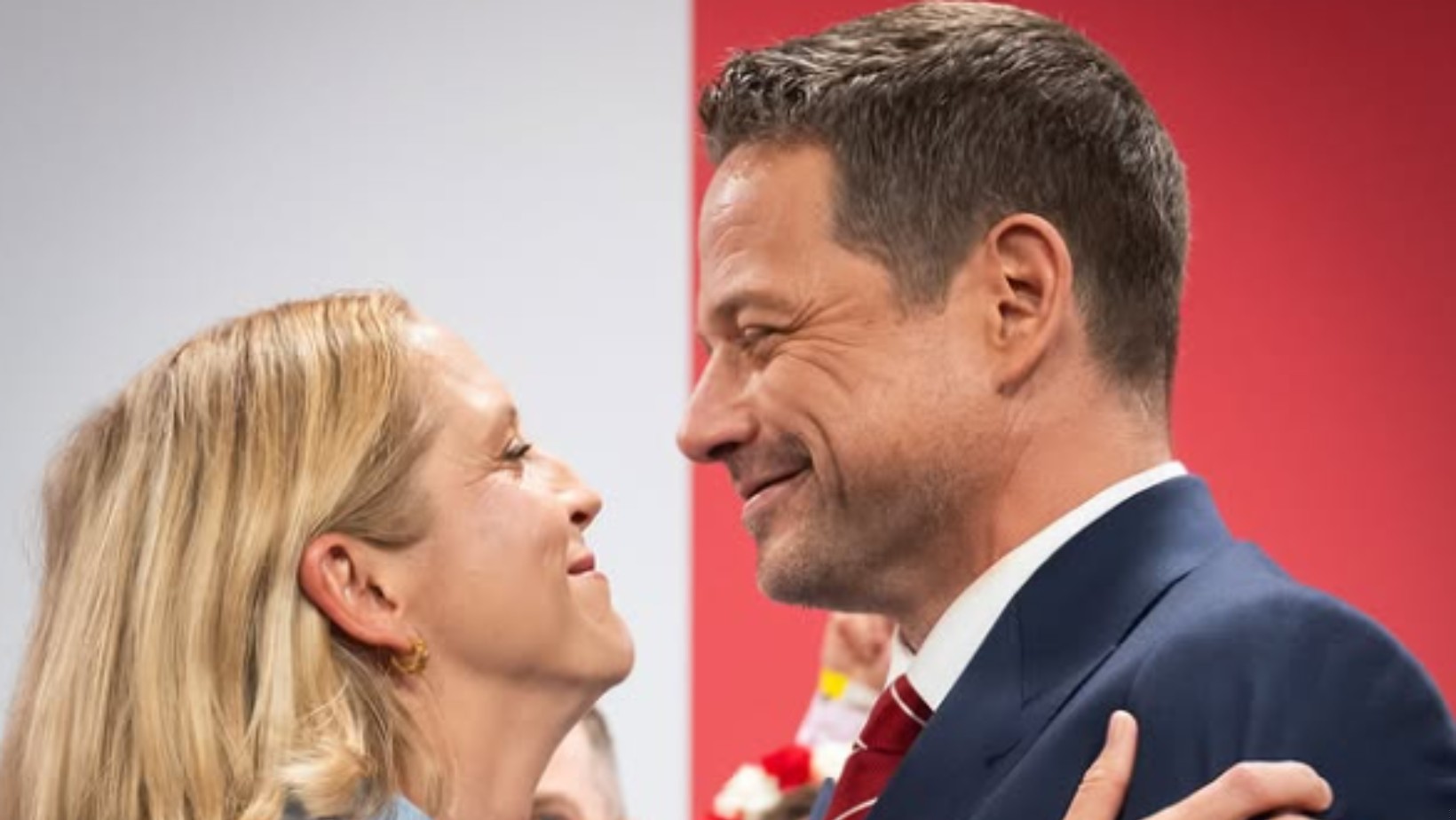 Rafał Trzaskowski poruszył internautów wzruszającym zdjęciem z kampanii