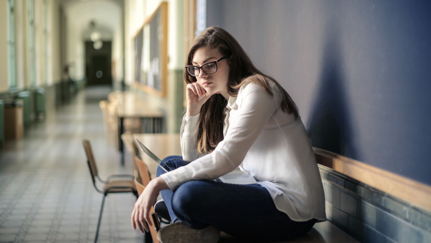 Czym jest osobowość unikająca? Osoby z tym zaburzeniem nie mają przyjaciół!