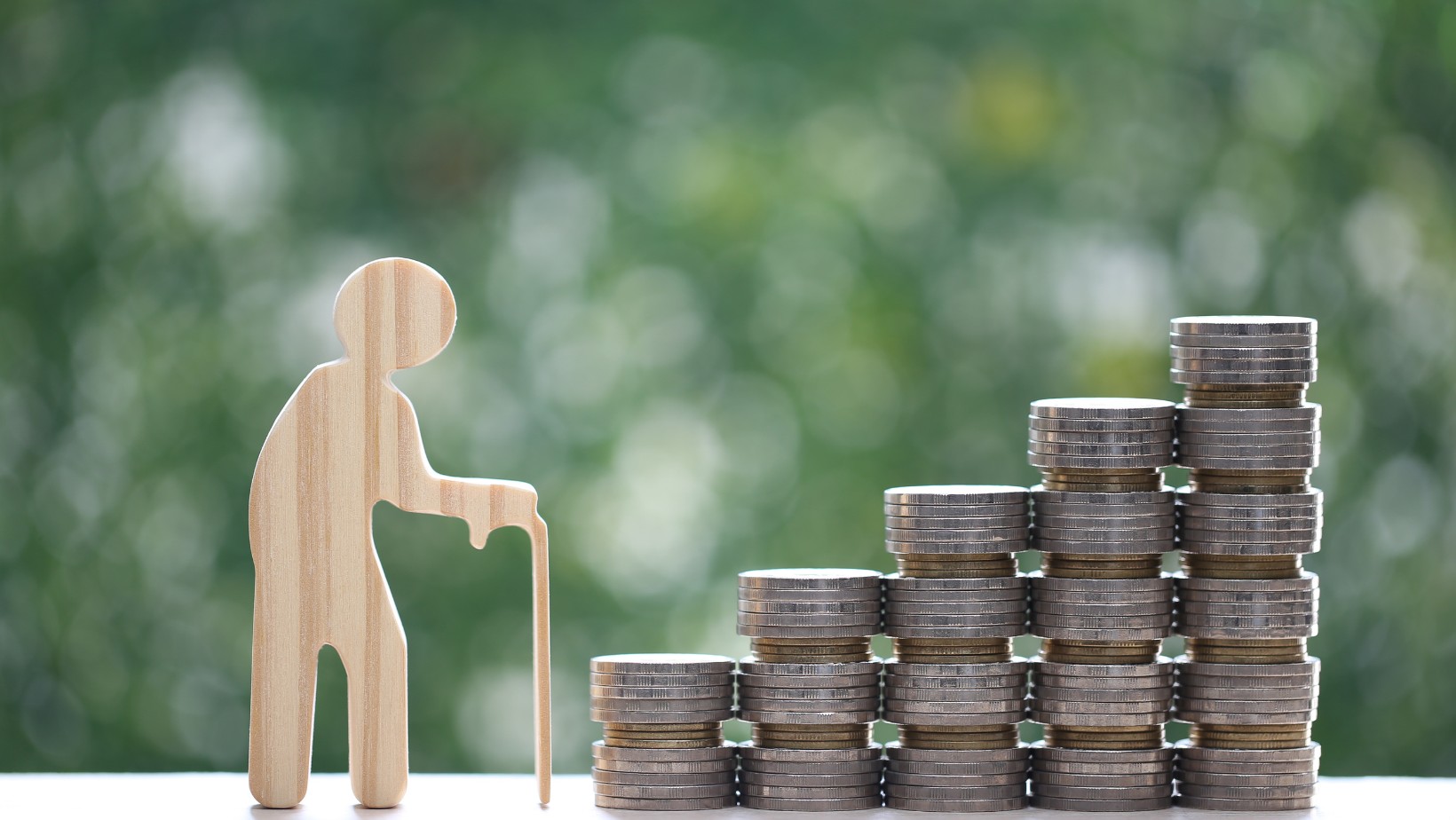 Ważna informacja dla emerytów. Niższa emerytura w marcu i kwietniu?