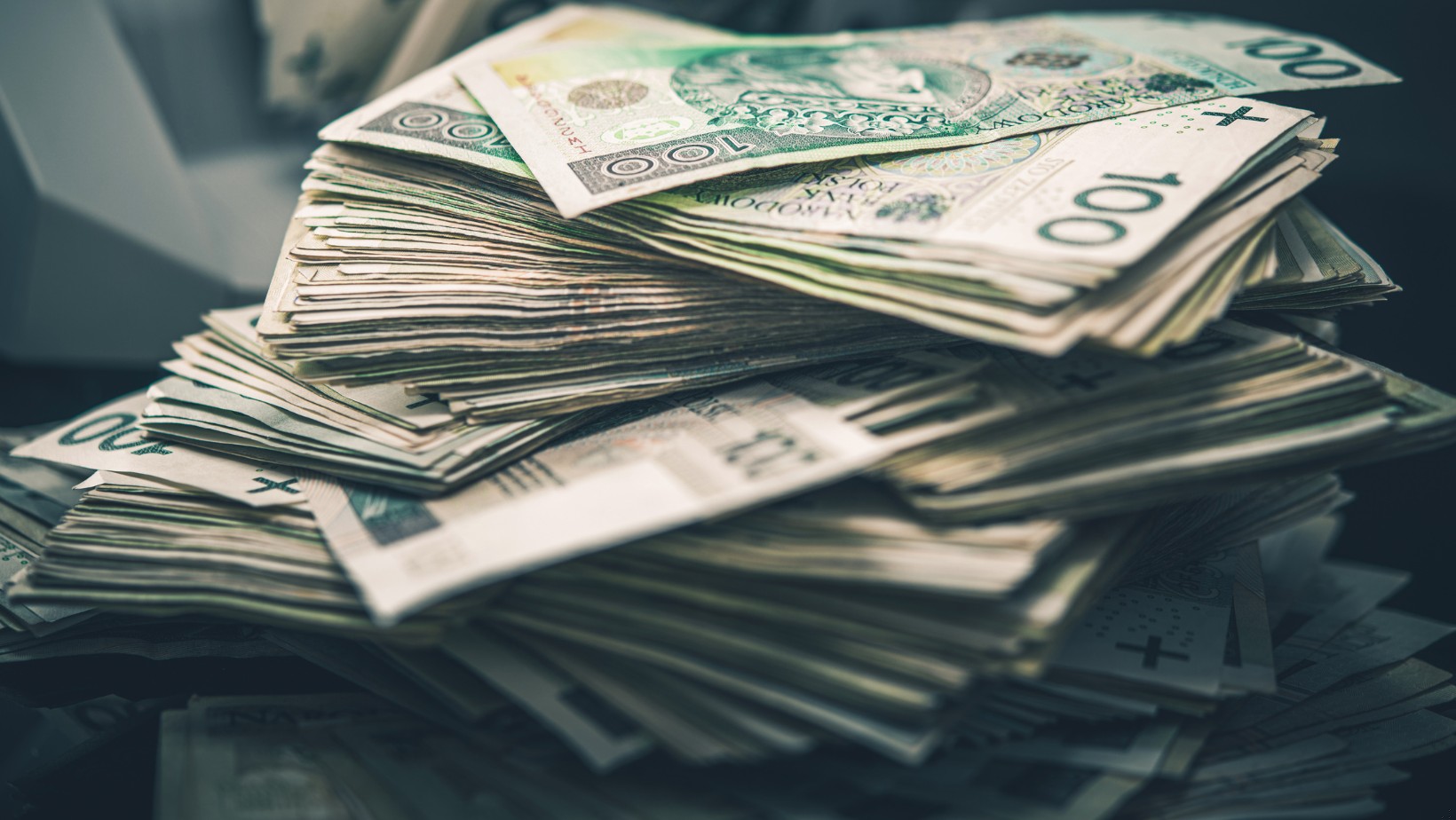 2 100 złotych miesięcznie do wynagrodzenia od rządu! Kto może skorzystać?