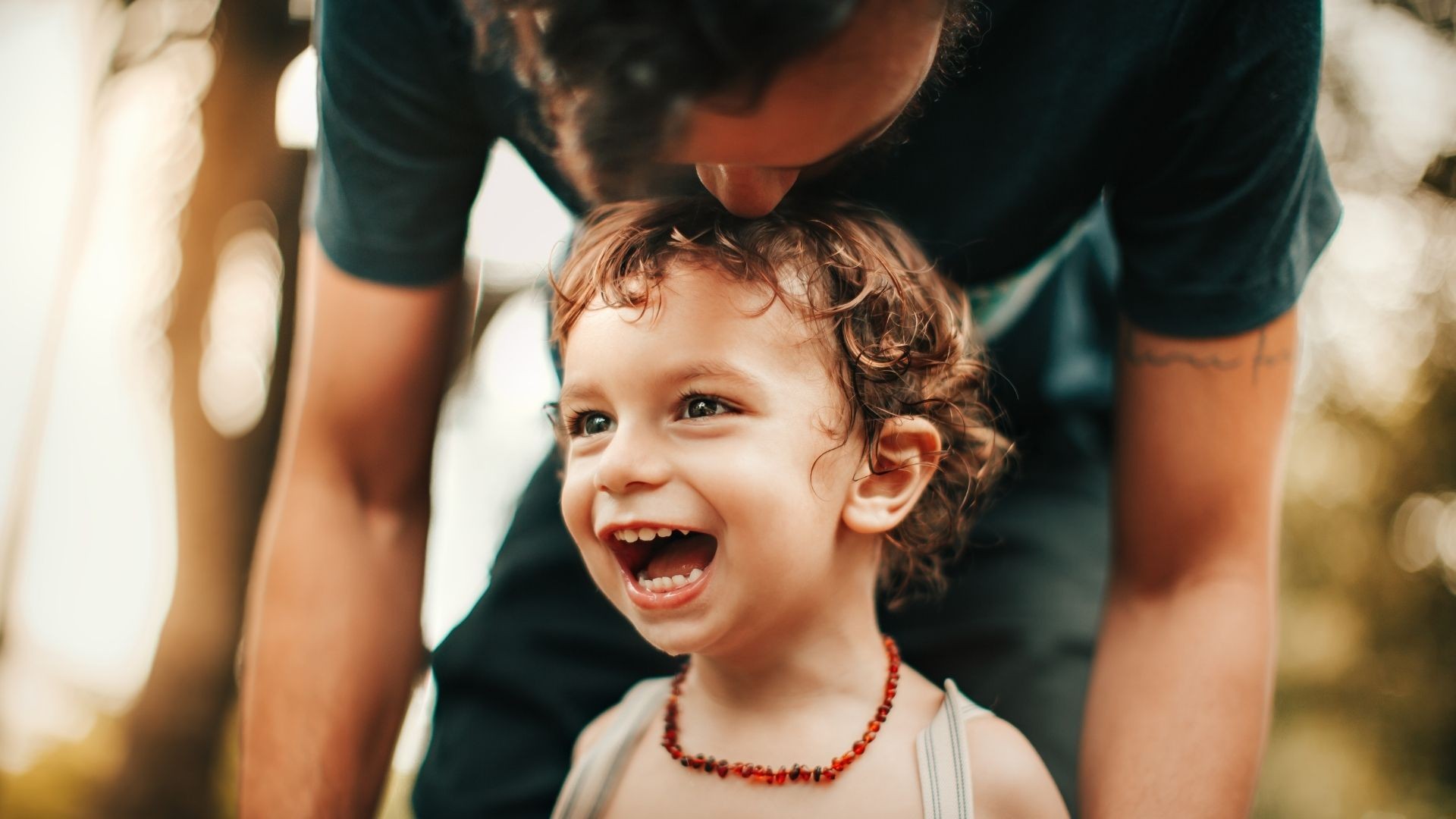 Pierwsze miesiące życia dziecka są niezwykle ważnym czasem. Poznaj Kroki milowe w rozwoju dziecka.