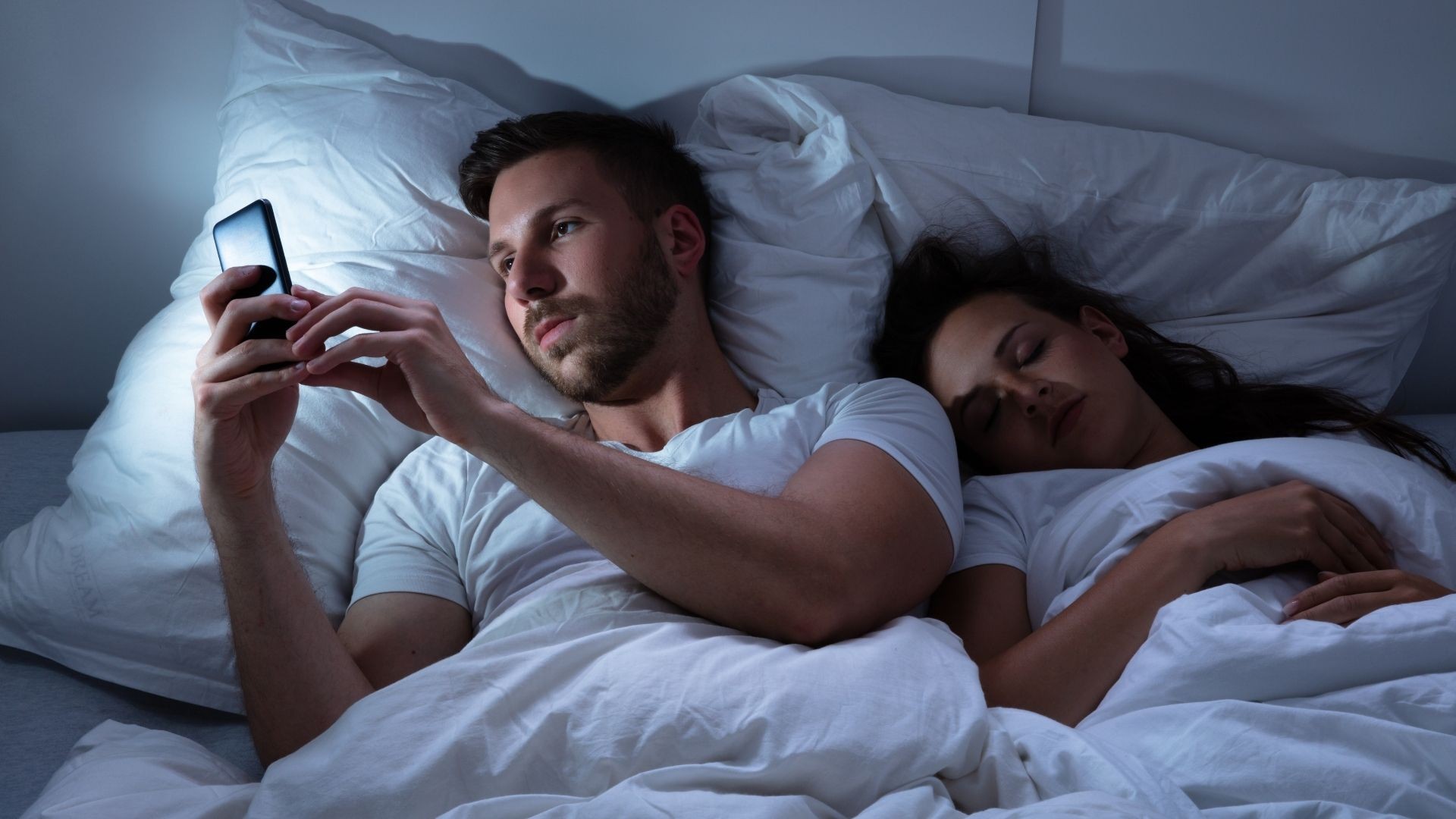 Dlaczego mężczyźni zdradzają? Ekspert wyjaśnia przyczyny niewierności!!