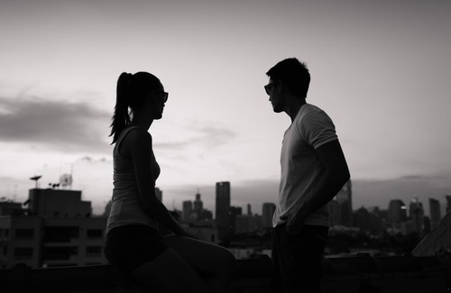 Łatwo powiedzieć “kocham”. Ale trudno jest być z kimś blisko. …