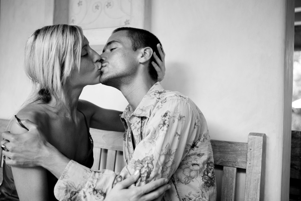 – Ty wiesz co ja robię?- Wiem.- I nie przeszkadza …