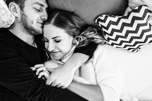 Są trzy etapy miłości. Pierwszy etap polega na „Fajnie że …