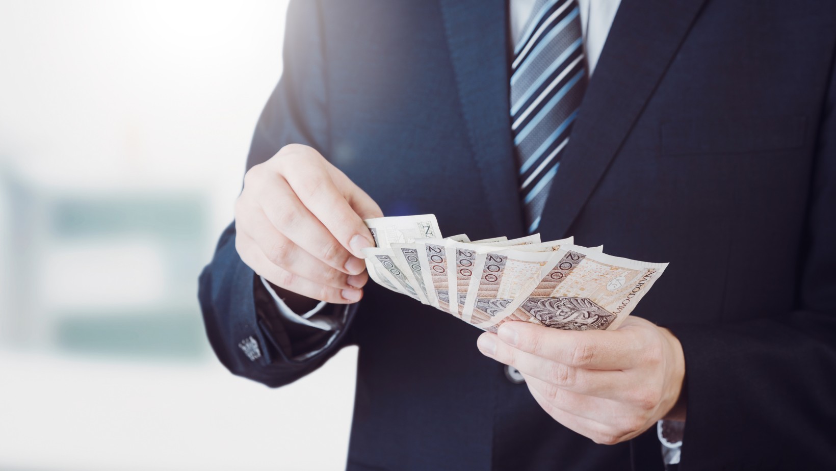 4242 złotych dla każdego. Od lipca jeszcze więcej! Rząd zadecydował!